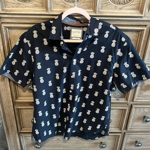 Men button down pineapple shirt!